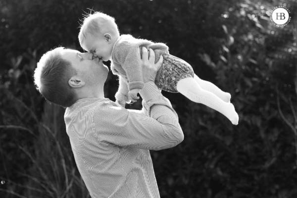 dad-kisses-baby-daughter