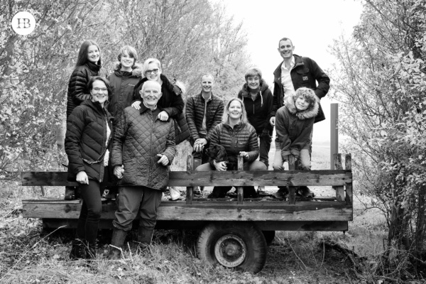 multi-generational-family-portrait-outside-on-family-photo-shoot-with-grandparents