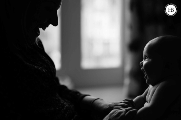 mum-and-baby-dramatic-light