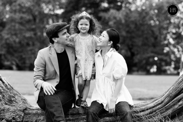relaxed-family-portrait-on-primrose-hill