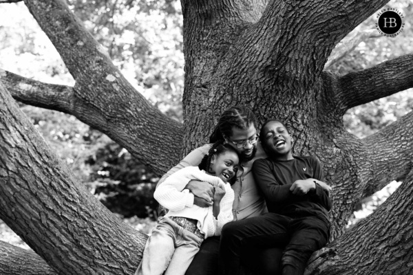 family-laughing-on-tree