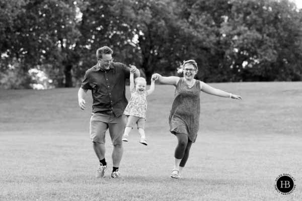 joyful-family-photo-shoot-wtih-toddler-brockley