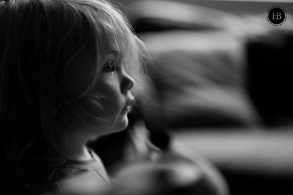 little-girl-in-window-light-canon-50mm-f-12