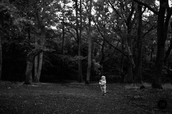 little-girl-plays-in-woods