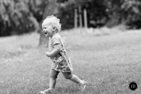 little-girl-runs-hilly-fields-se8