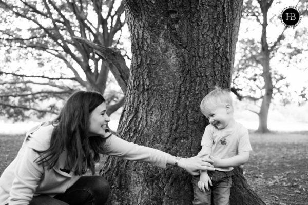 mother-son-laugh-on-family-photo-shoot