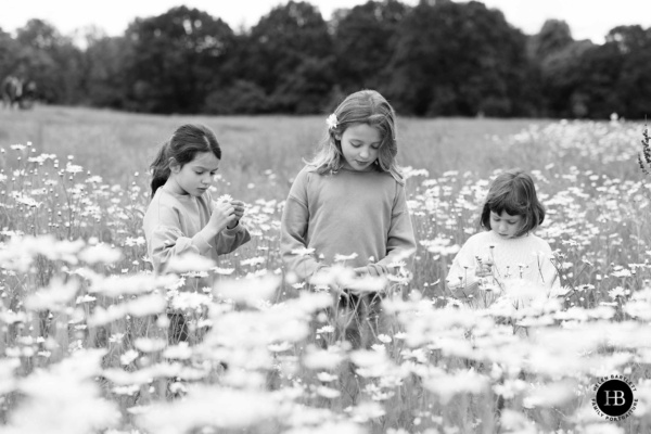 three-girls-look-flowers-hampstead