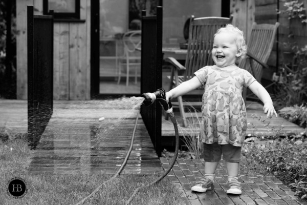 toddler-plays-wtih-hose-on-family-photo-shoot-brockley