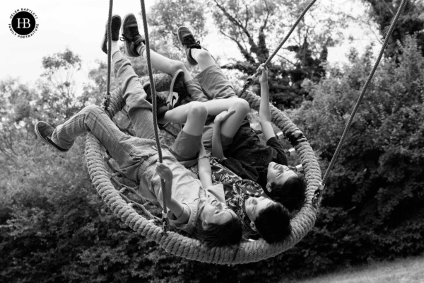 triplet-boys-on-swing