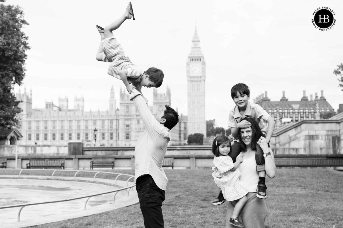 family-photo-shoot-big-ben-london-landmarks