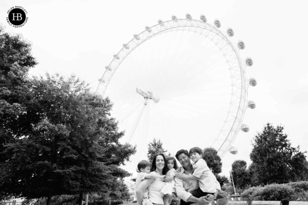 family-photo-with-the-london-eye