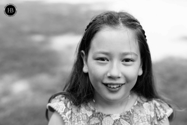 monochrome-portrait-young-girl