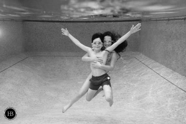 underwater-family-photography-oxshott