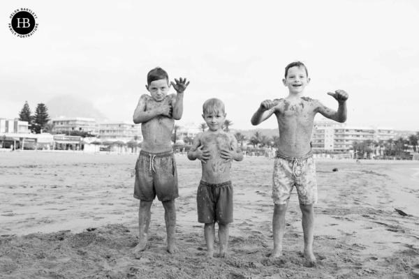 beach-photo-shoot-with-three-boys