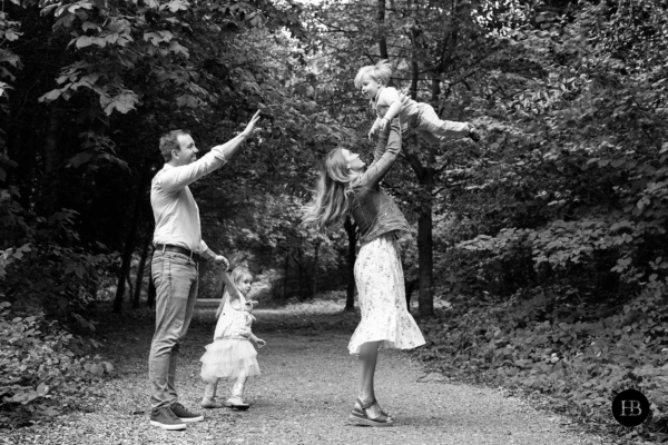 family-photo-shoot-in-holland-park-w11