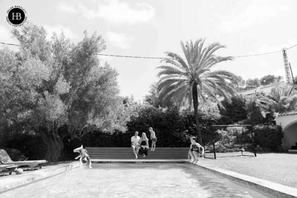 family-photo-shoot-with-swimming-pool