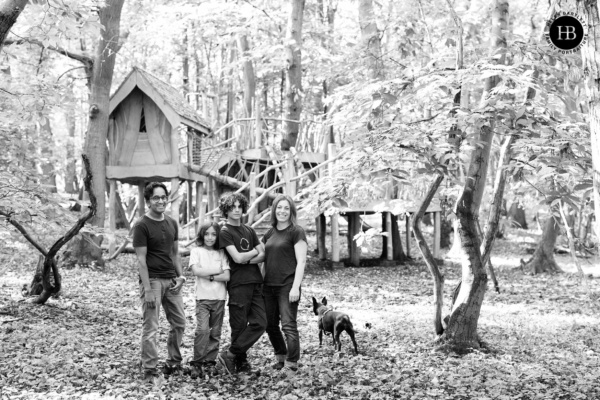 family-portrait-in-wood-with-teenagers