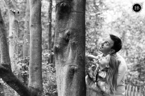 father-and-daughter-look-for-squirrels-in-holland-park