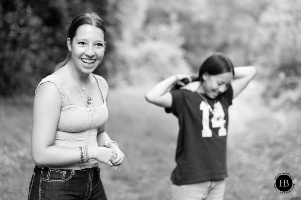 laughing-teenagers-family-photo-shoot-penn