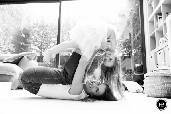 mother-and-daughter-play-indoors-on-family-photo-shoot