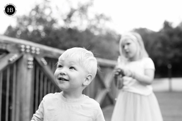 portrait-children-bridge-victoria-park