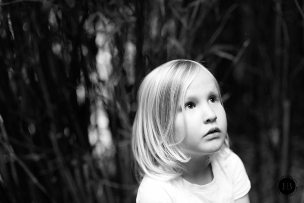 portrait-girl-in-bamboo-beautiful-light