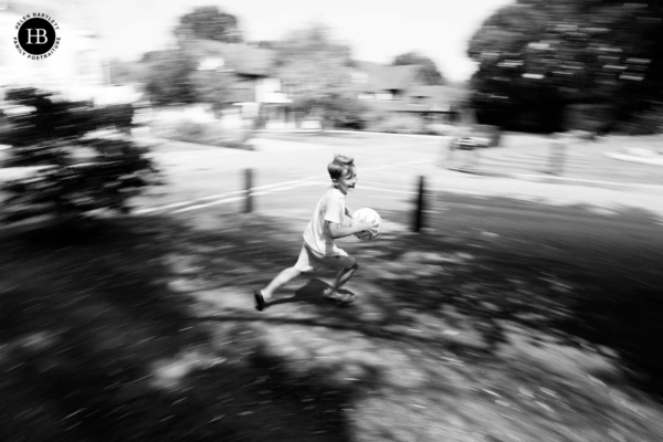 running-boy-panning-photo-family-orpington