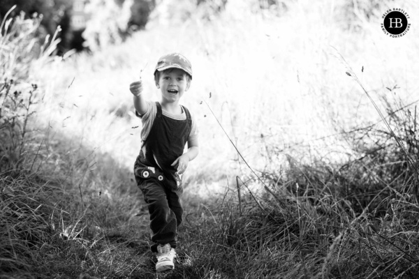 little-boy-plays-in-grass-ealing-common