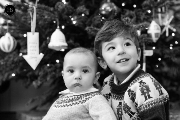 baby-and-older-brother-in-front-of-christmas-tree