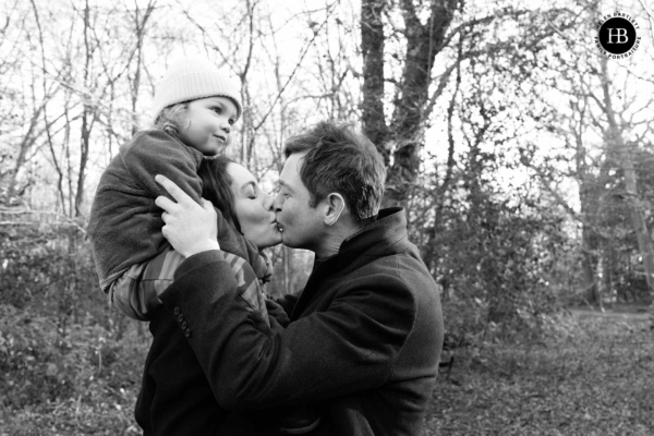 family-embrace-on-photo-shoot-with-toddler