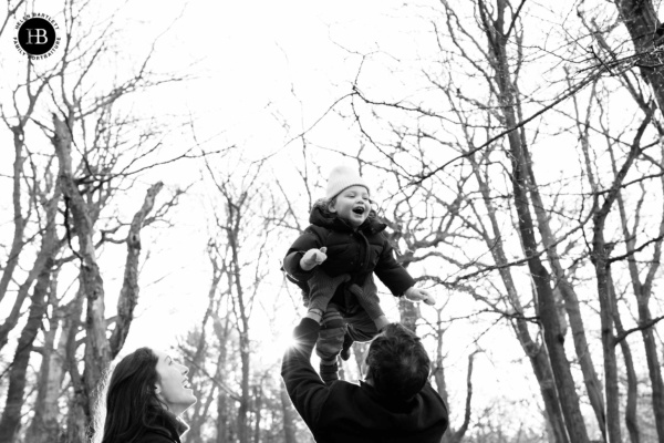 joyful-family-photo-north-london-monochrome