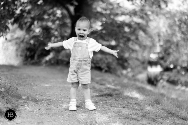 excited-little-boy-on-family-photo-shoot-battersea