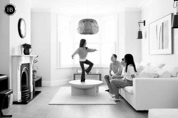 fun-family-photographs-indoors-clapham