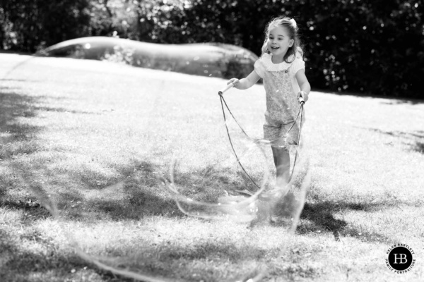 girl-play-bubbles-richmond-hill
