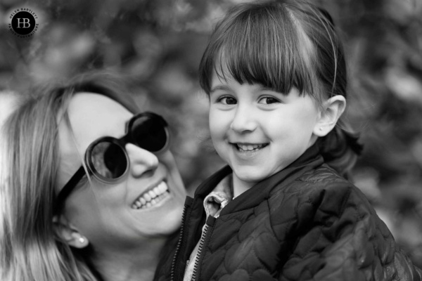 joyful-mother-daughter-portrait-canon-zoom-lens