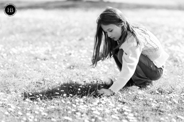 little-girl-picks-daisies-on-clapham-common