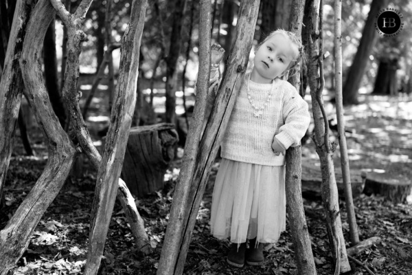 little-girl-plays-in-den