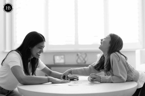 mother-and-daughter-laugh-while-playing-dobble-on-family-photo-shoot
