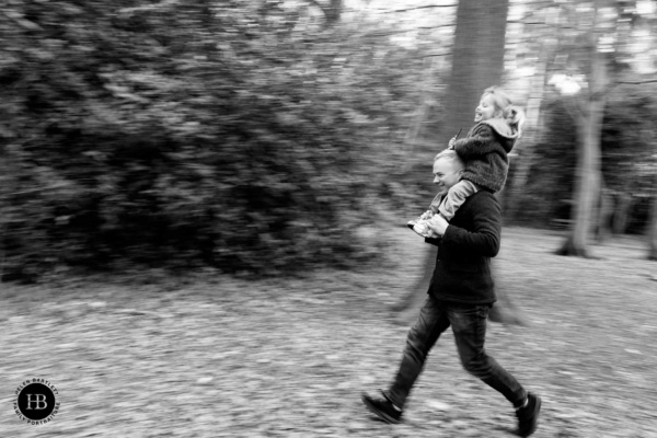 panning-photograph-father-daughter-running