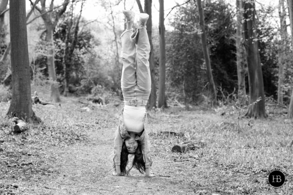 teenage-girl-does-handstand
