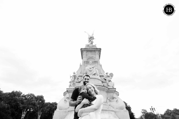 family-portrait-by-queen-victoria-memorial