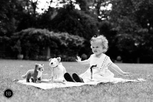 little-girl-shares-picnic-with-pets