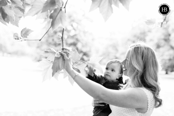 mother-daughter-look-at-leaves-high-key-portrait-park