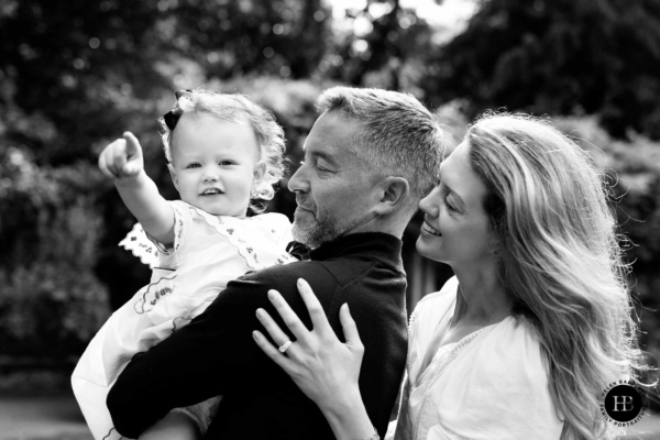relaxed-family-portrait-belgravia