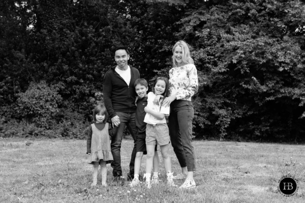 relaxed-natural-style-family-photo