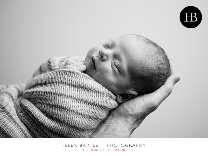 Рождение психология. Baby Black and White. Helen Bartlett. Newborn Black and White. New born Black Wight.