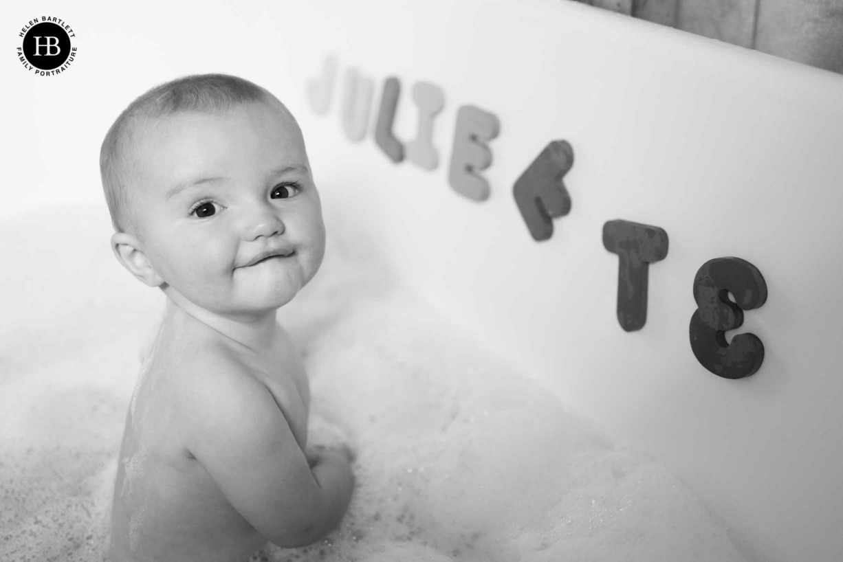 baby-in-bath-family-photo-shoot