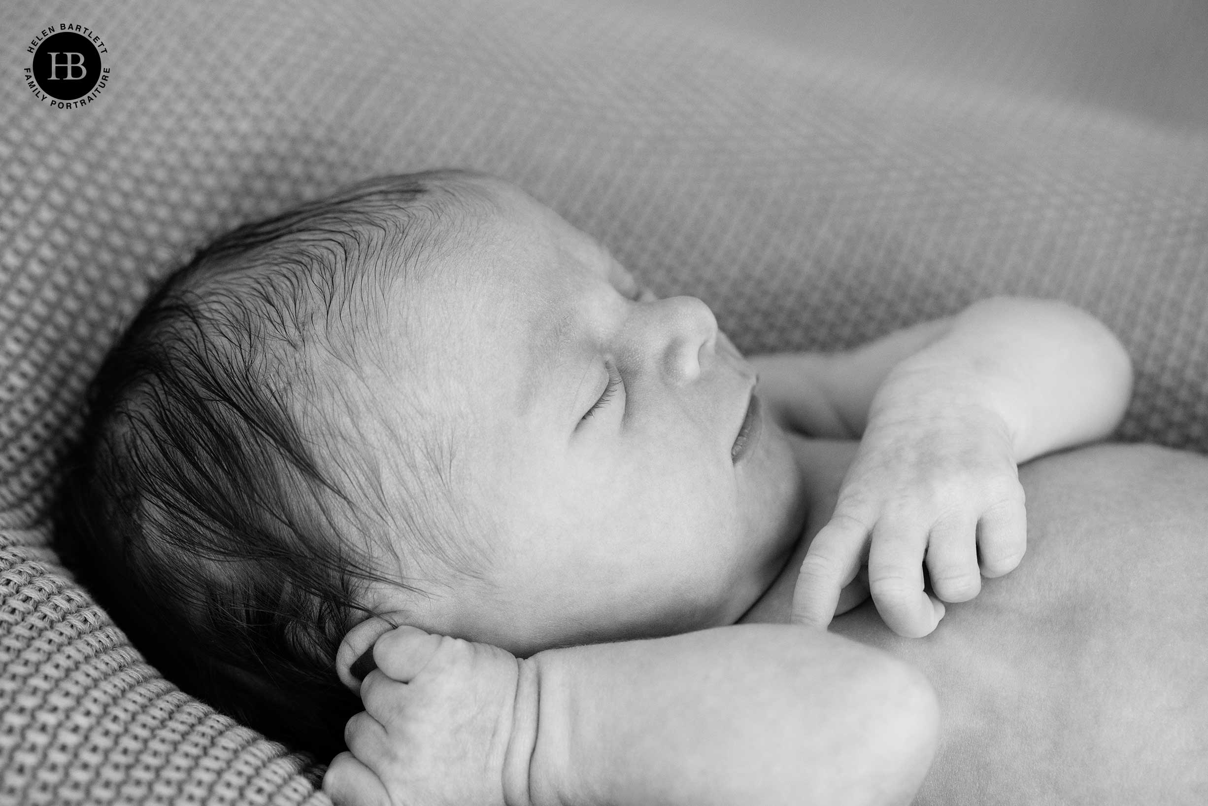 Newborn and sibling photography - balancing family needs