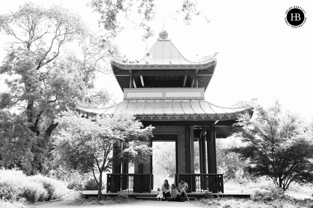 the stunning Chinese pavilion in Victoria Park is the setting for this example of East London Family Photography