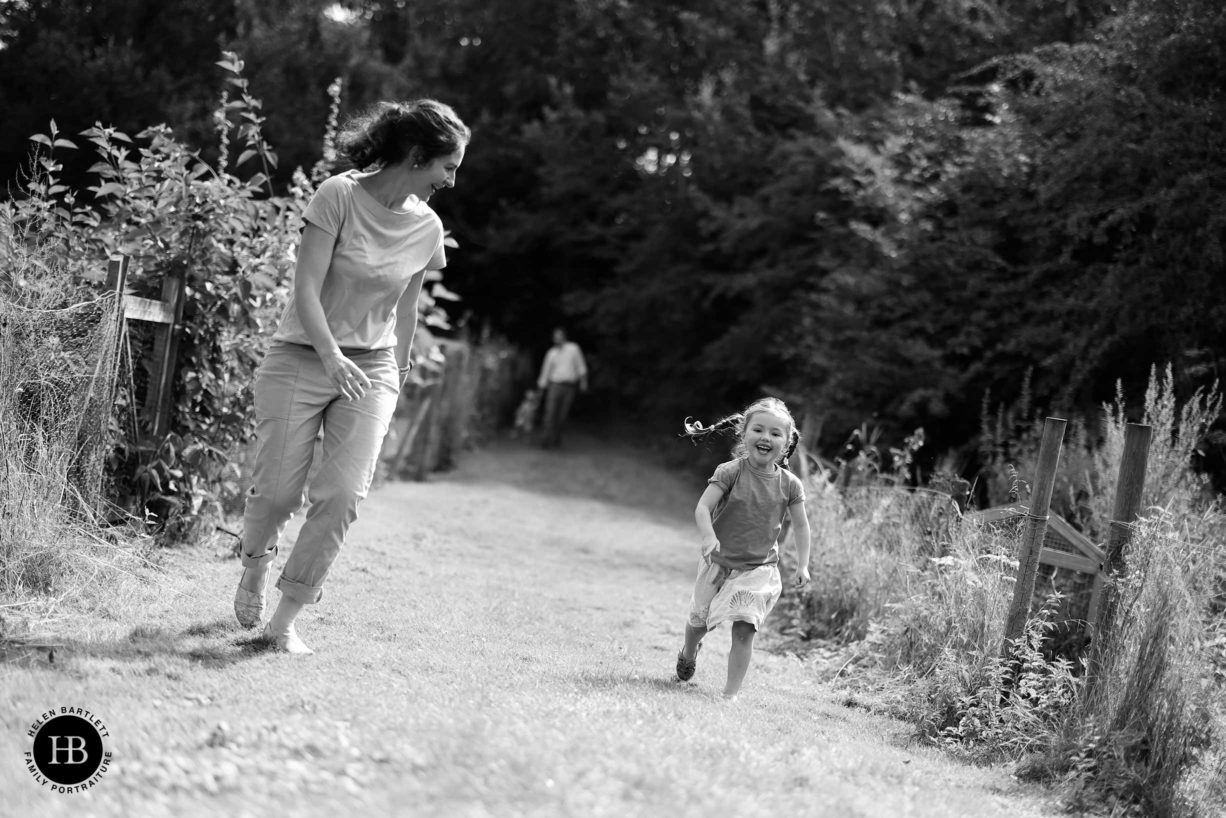 mum and daughter race